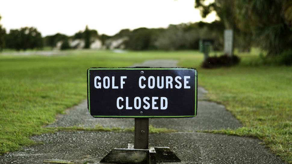 Hơn 2000 sân golf tại Anh đóng cửa