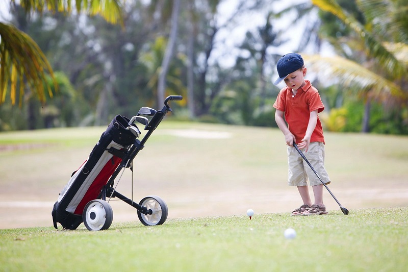 Những kinh nghiệm bạn cần biết khi nuôi dạy một golfer nhí