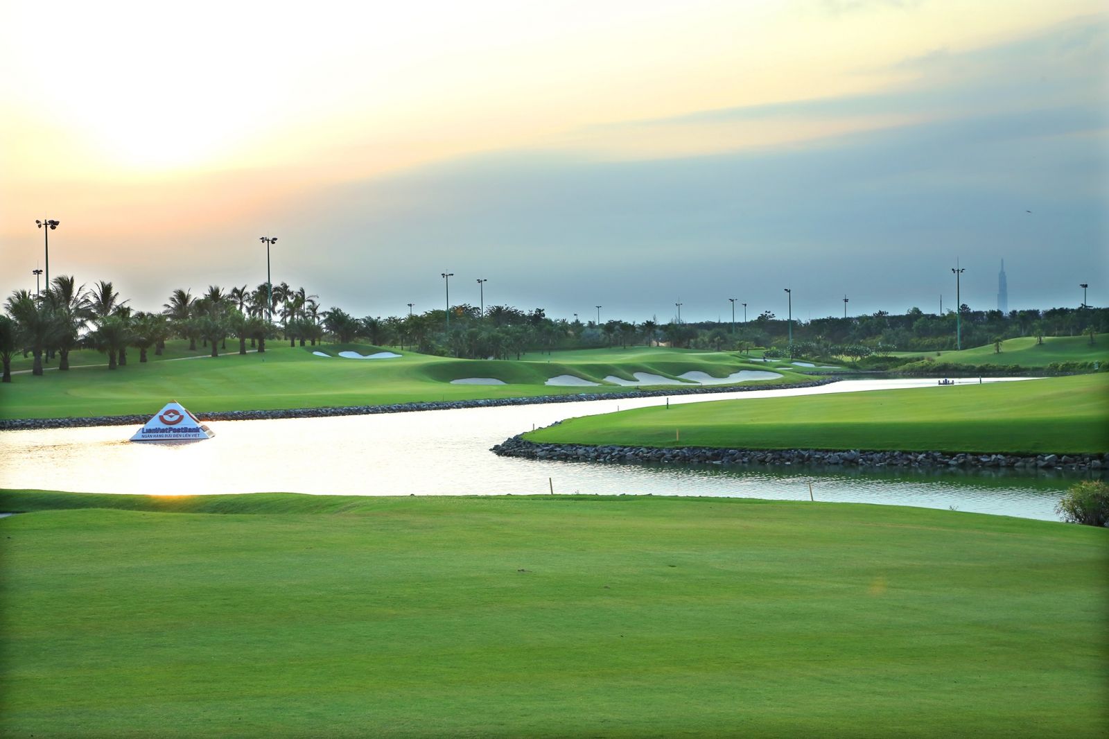 Hà Nội đẩy mạnh du lịch golf, thu hút khách hạng sang
