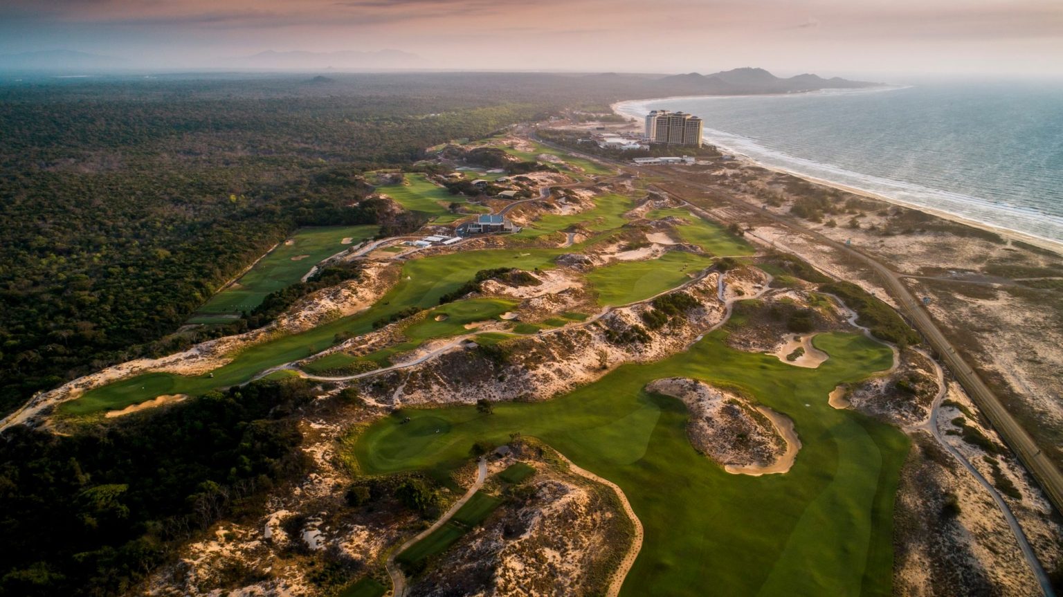 Những Sân Golf Bên Biển Đẹp Nhất Việt Nam