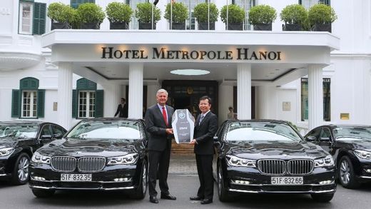 Sofitel Legend Metropole Hanoi nâng tầm đẳng cấp cùng dàn xe BMW 730Li