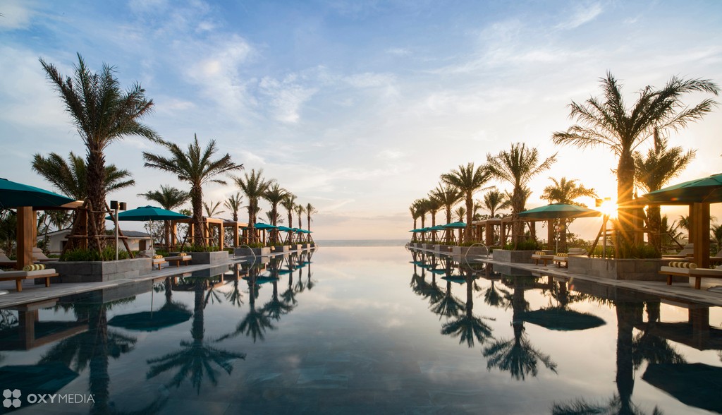 Mövenpick Resort, Radisson Blu Resort - 2 khu du lịch nghỉ dưỡng 5 sao đầu tiên tại Cam Ranh 