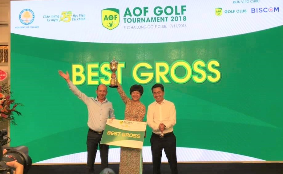 Golfer Nguyễn Thị Thanh Huyền vô địch giải golf Học viện Tài chính