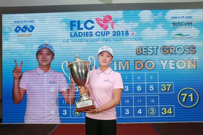 Golfer 17 tuổi vô địch giải FLC Ladies Cup 2018