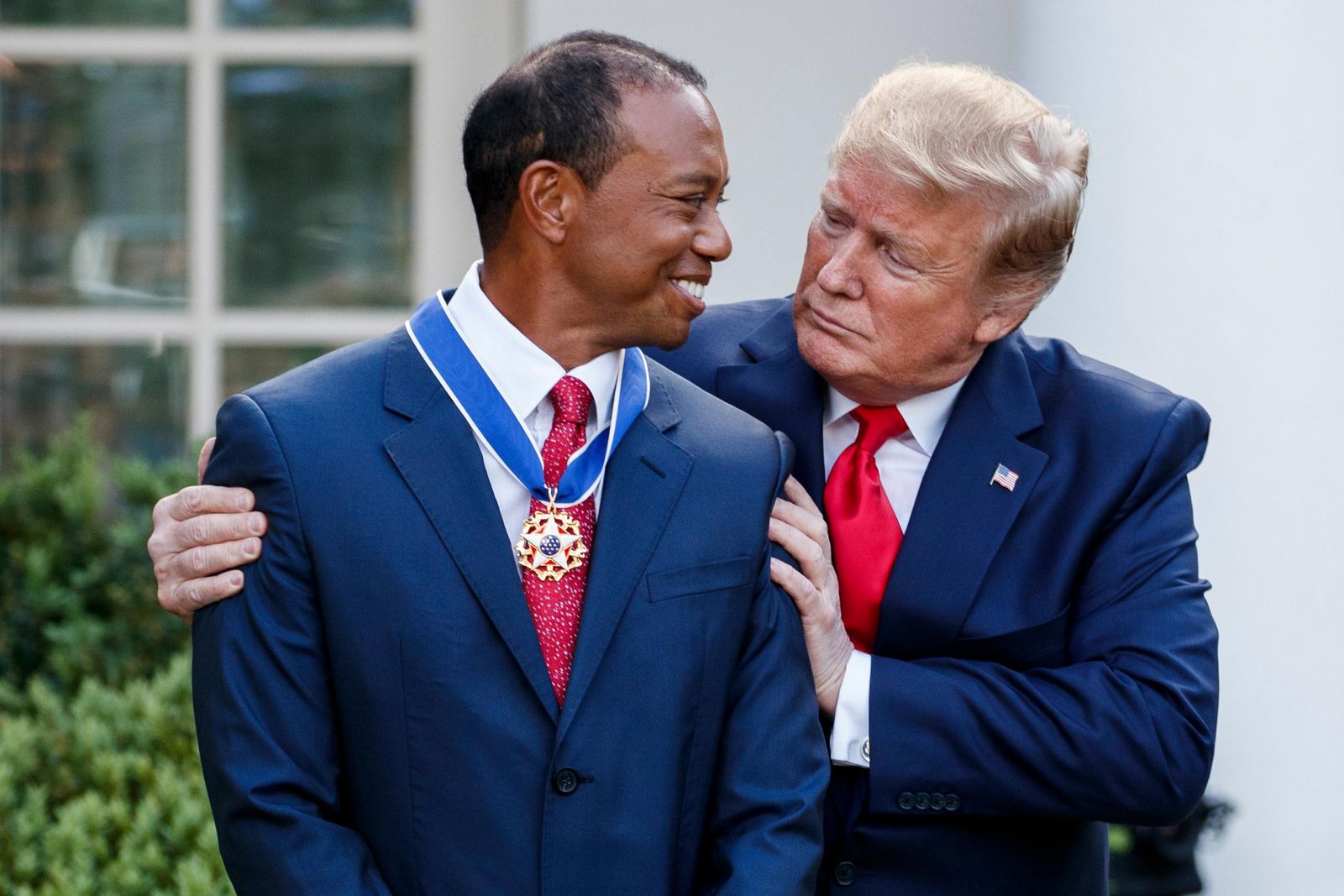 Tiger Woods nhận Huân chương cao quí từ Tổng thống Donald Trump