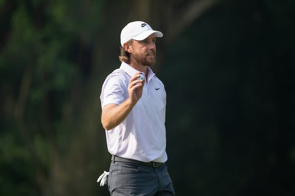 Tommy Fleetwood duy trì phong độ đỉnh cao, dẫn đầu sau 36 hố tại Ấn Độ dù đối mặt với “thử thách đặc biệt”