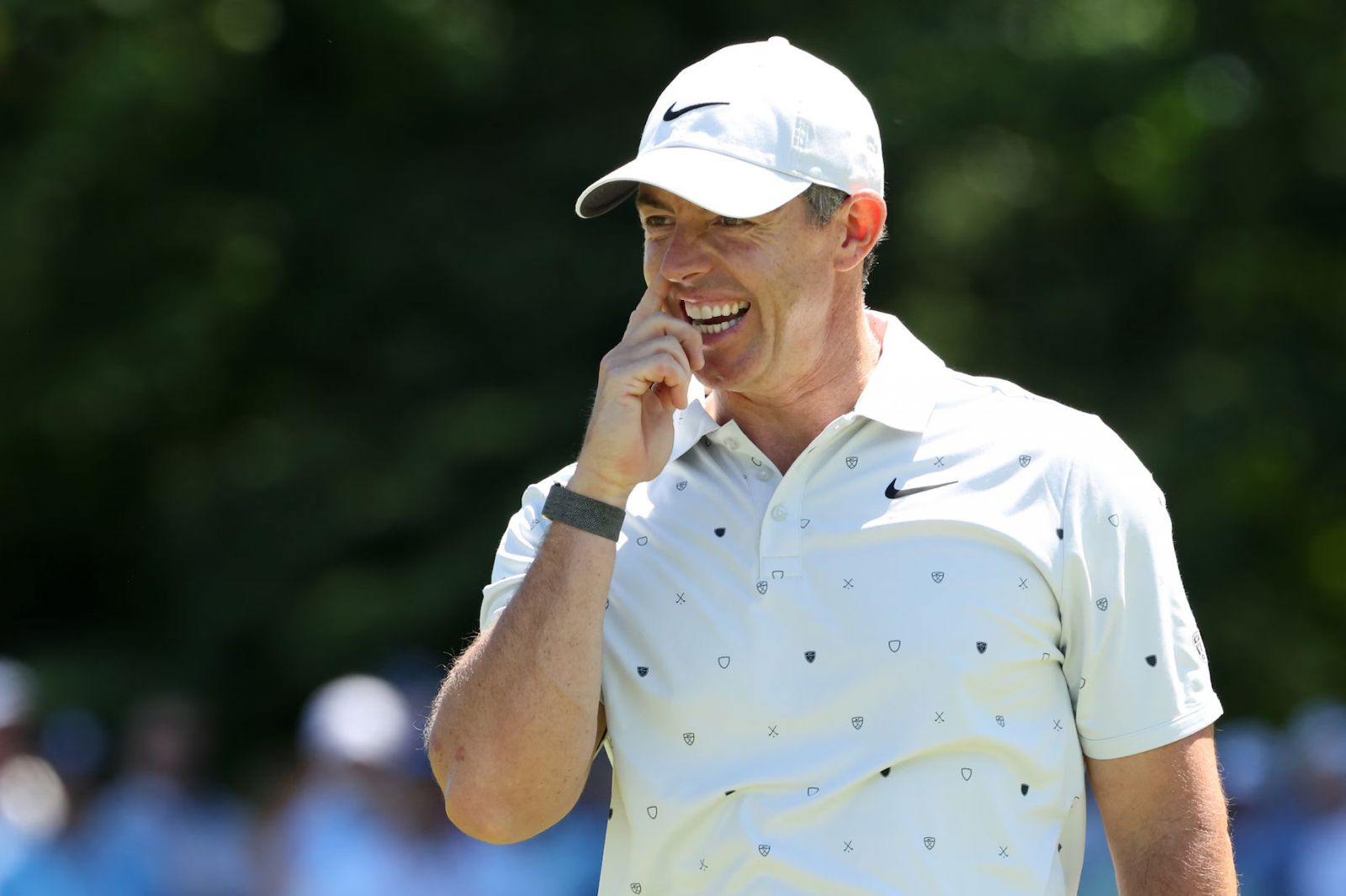 Rory McIlroy áp sát nhóm dẫn đầu PGA Championship 2026 sau màn trở lại ấn tượng