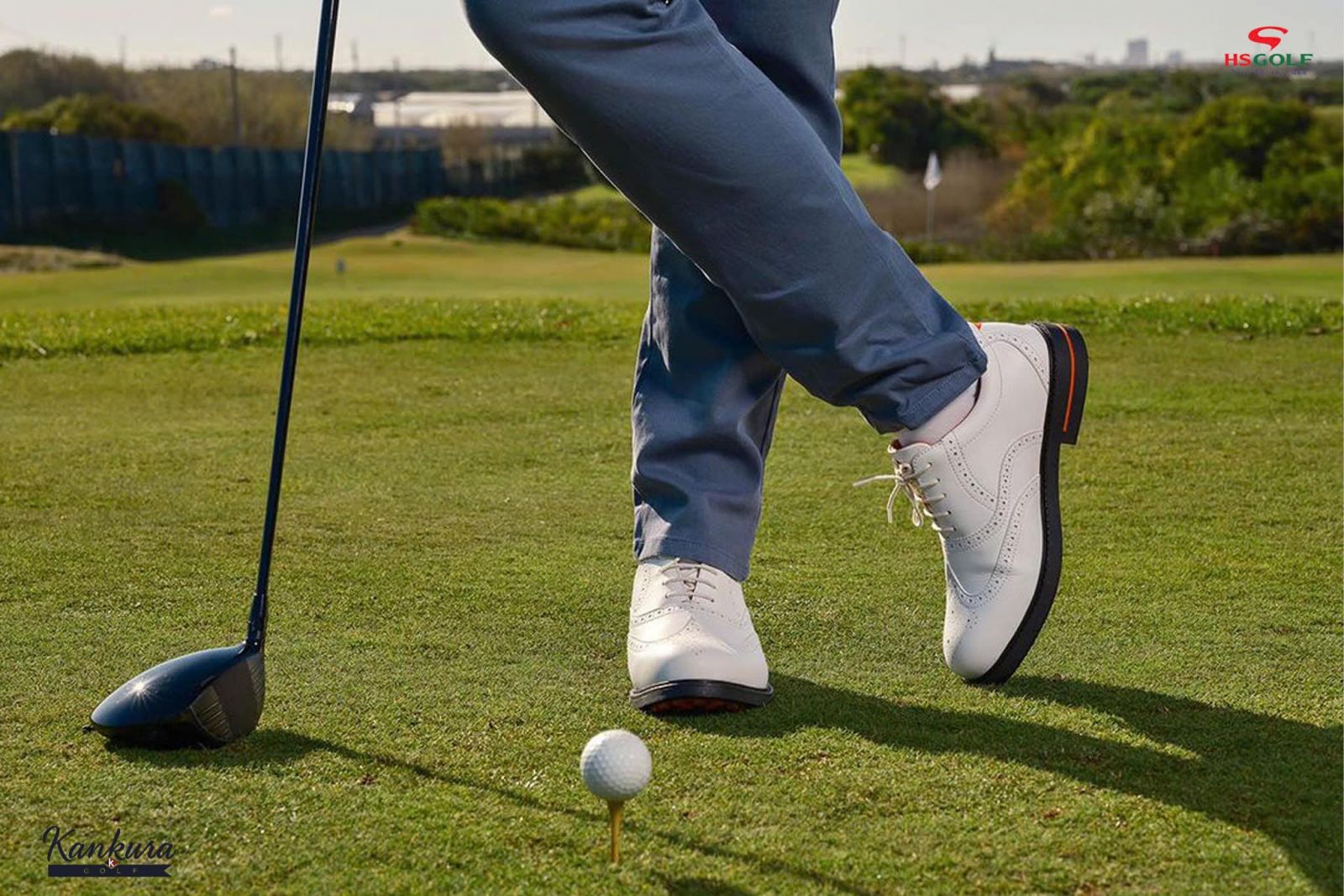 Chọn giày golf chuẩn: Lên sân phong độ, xuống phố thời thượng