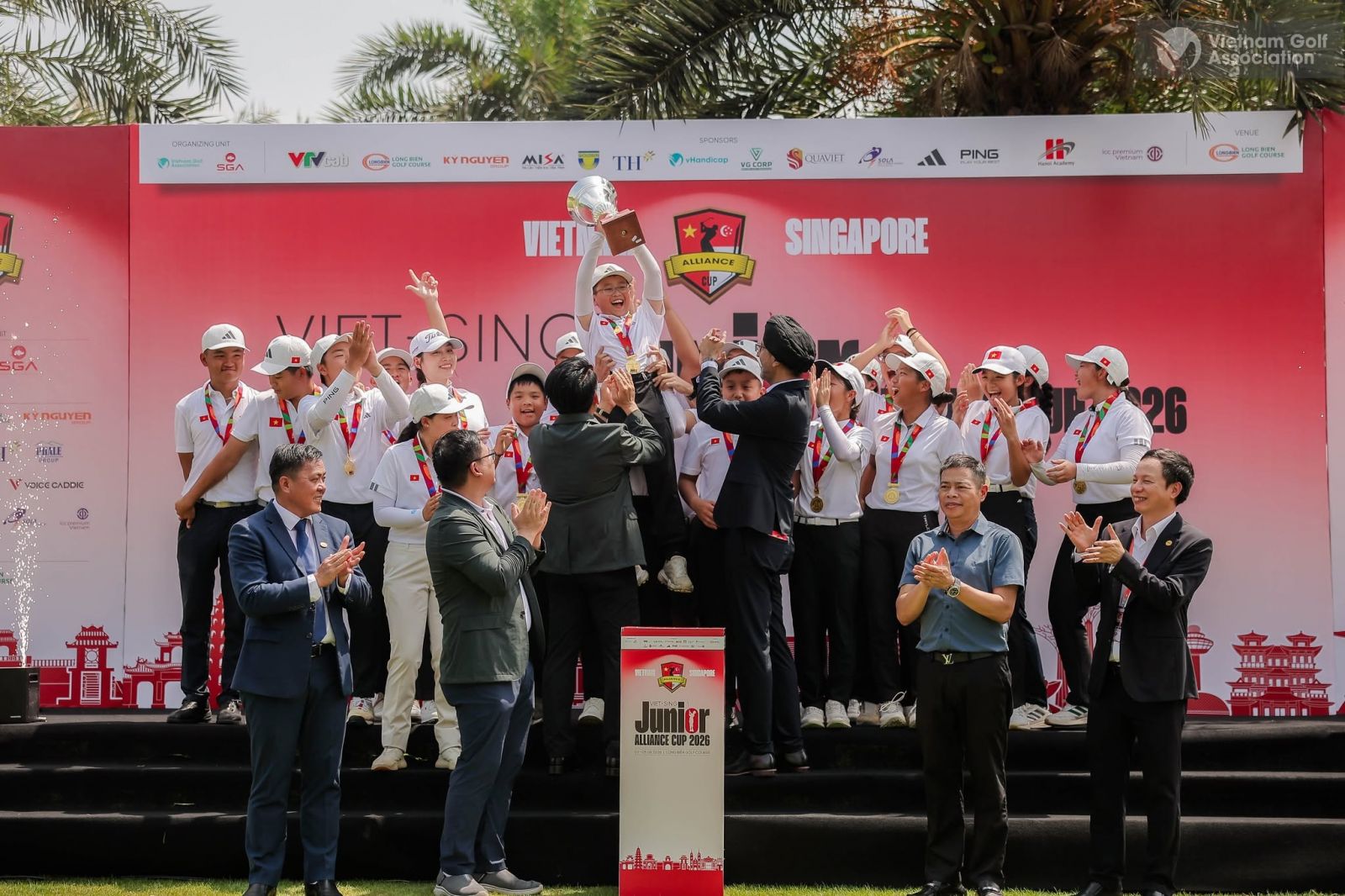 Tuyển golf trẻ Việt Nam áp đảo Singapore, lên ngôi vô địch giải đối kháng quốc tế 2026