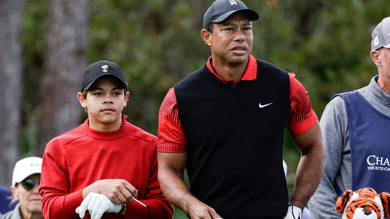 Charlie Tiết Lộ Cách Putt Đặc Biệt Của Tiger Woods 
