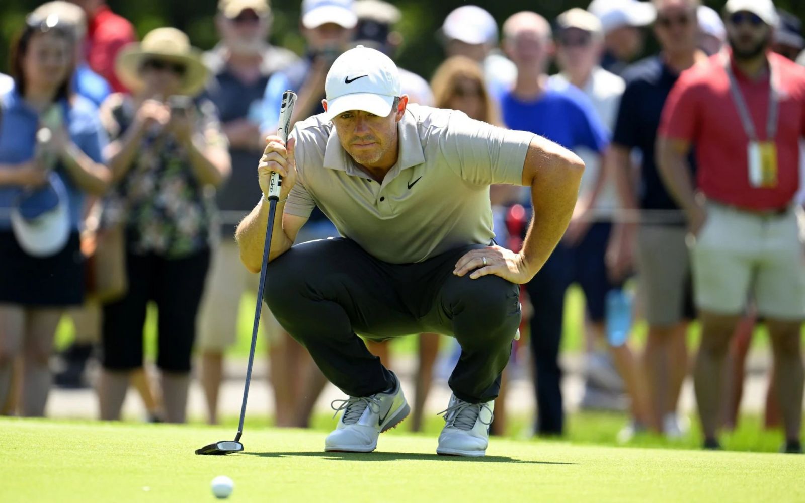 Rory McIlroy khởi động hoàn hảo cho The Open với vòng đấu tốt thứ hai trong năm