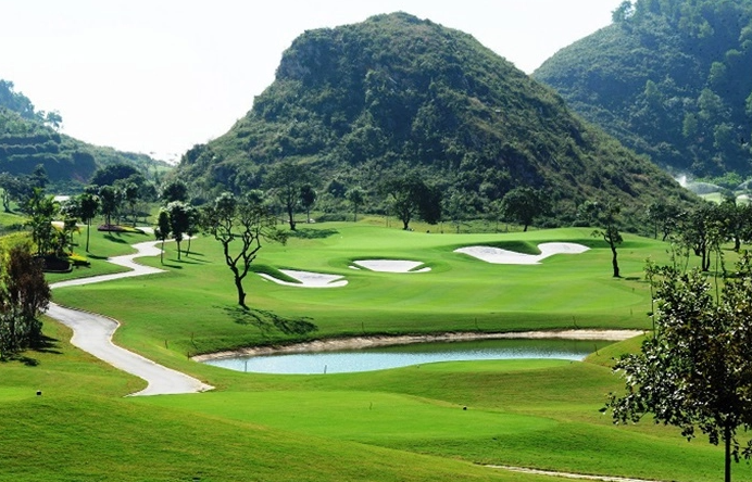 Cuộc đua sân golf ở Nam Trung Bộ: Từ trên đỉnh núi ra đến biển đảo