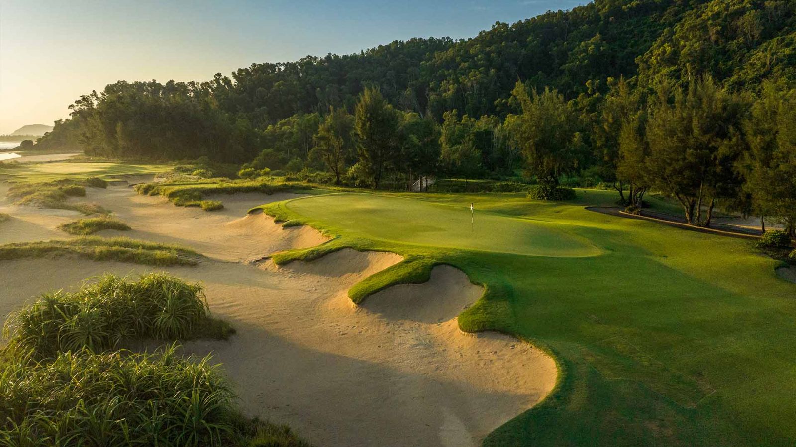 Top 10 sân golf sang trọng và đẳng cấp nhất Việt Nam năm 2025