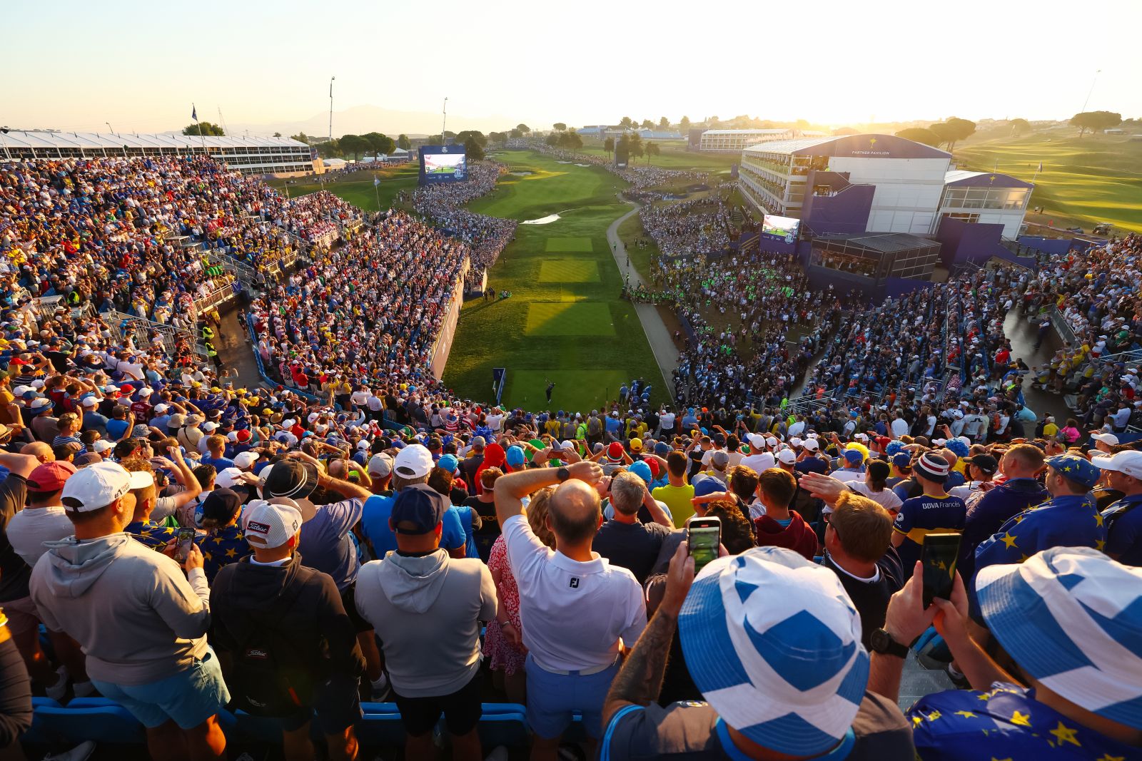 Ryder Cup Europe – Bảng phong độ: Bài toán “Người thứ 12” của Luke Donald