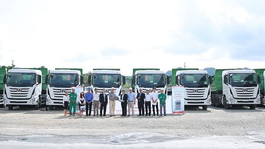 Nam Việt Motor bàn giao 40 xe Hyundai Xcient cho khách hàng