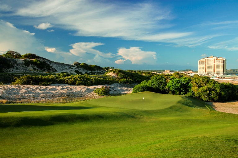 Hồ Tràm Strip nhận giải thưởng ‘Khách sạn có sân golf tốt nhất thế giới’