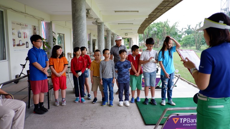 Khóa học Golf dành cho trẻ em hè 2018 tại Học viện Golf Đảo Sen
