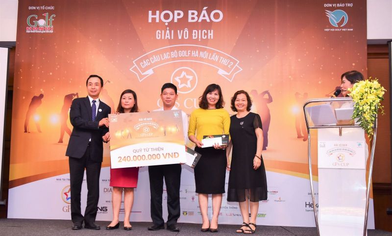 BTC Giải Vô địch các CLB Golf Hà Nội ủng hộ quỹ từ thiện 240 triệu VND