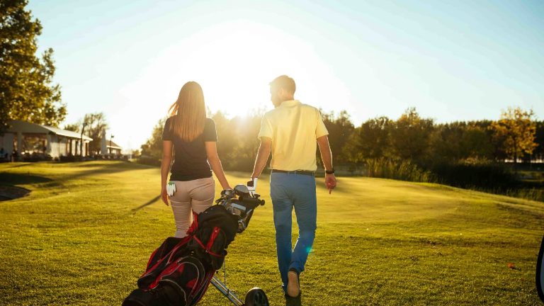 Golf là môn thể thao xã hội, tại sao phải phân biệt giới tính?