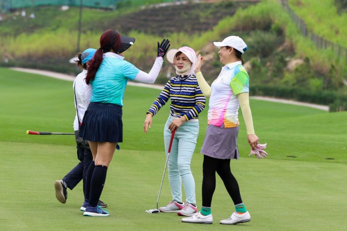 Đánh 71 gậy, golfer Nguyễn Thị Lạng dẫn đầu giải Vô địch Trung niên QG